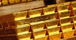 الذهب يغلق عند أعلى مستوى في شهر تزامناً مع انخفاض الدولار والتوترات الجيوسياسية