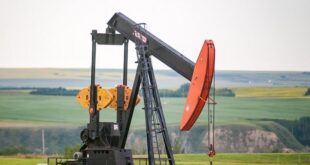 النفط يصعد بدعم من بيانات اقتصادية أميركية قوية